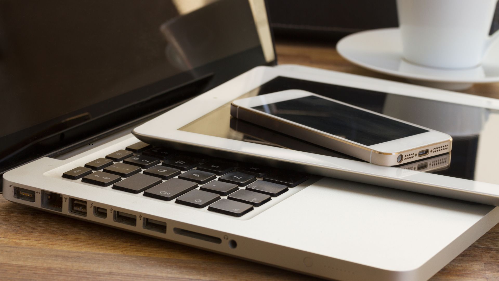 Schnittstelle zwischen Fachbereich und IT: Was ein Website Manager wirklich leistet